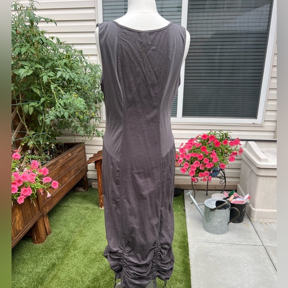 Gorgeous dress, and very flattering   Size L - Picture 3 of 5